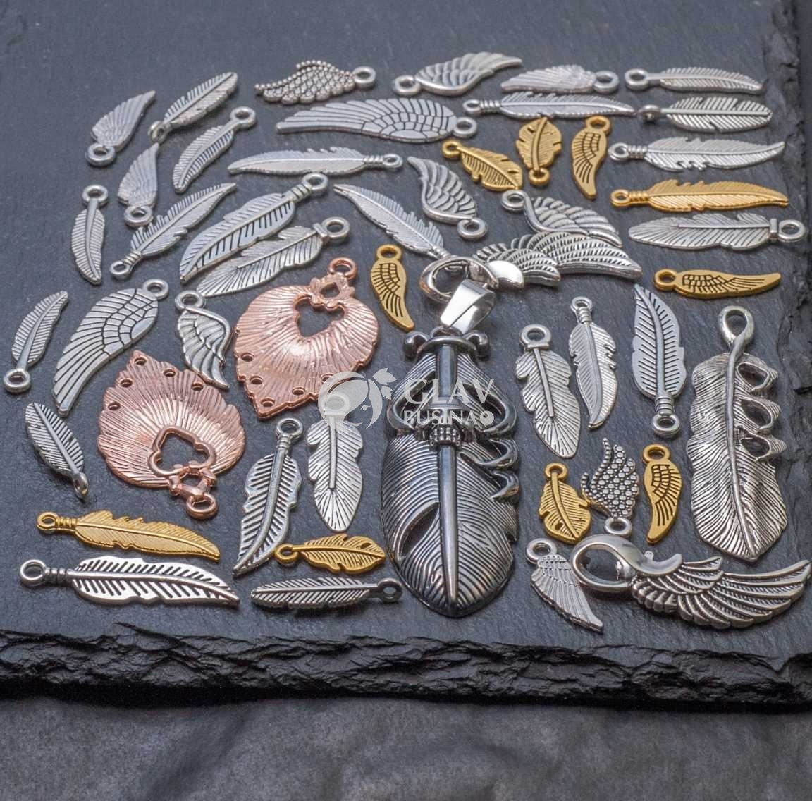Микс 40 подвесок в тематике перья и крылья. Бижутерный сплав.