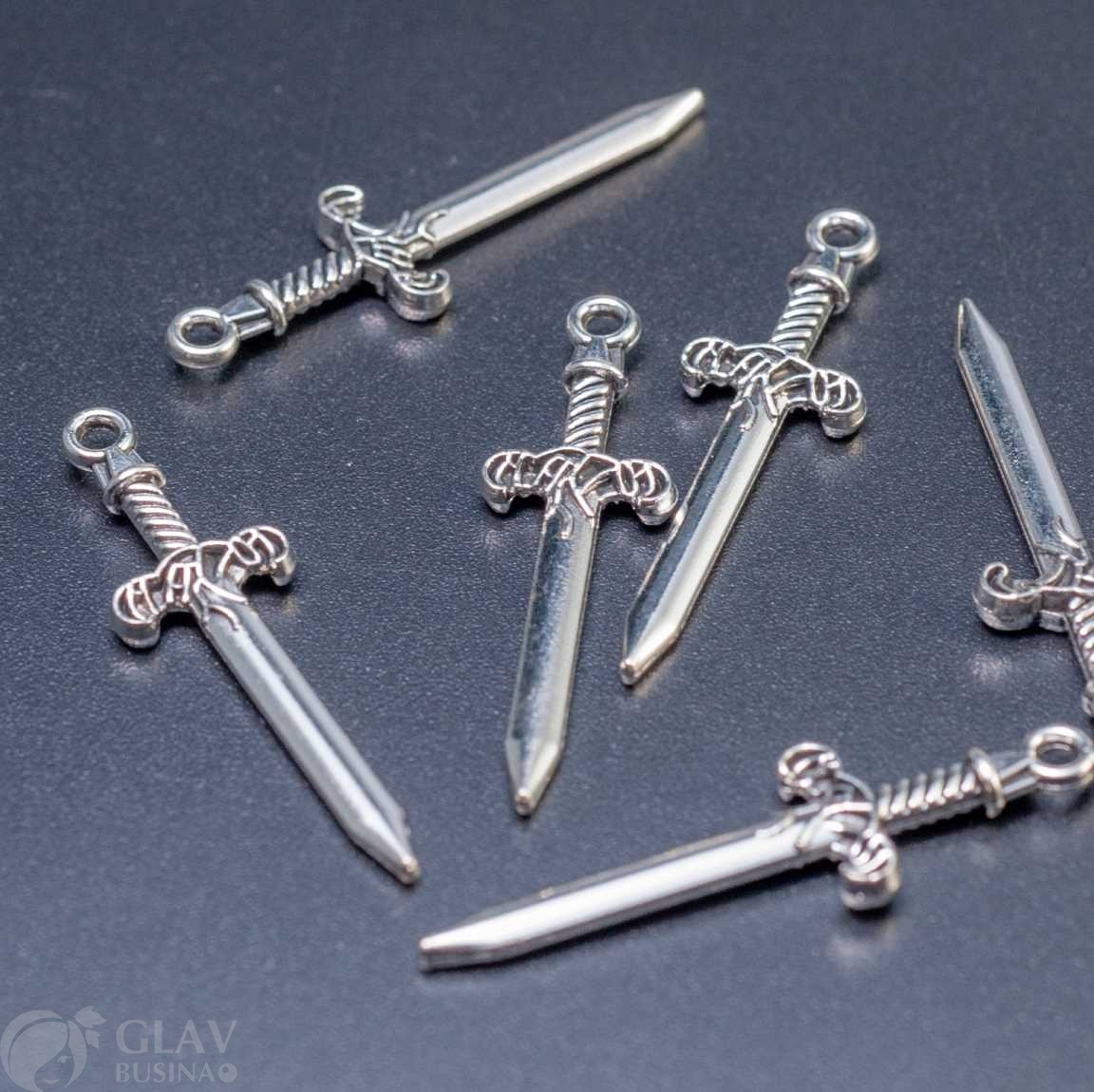 Меч воина, цвет античное серебро, подвеска двусторонняя из бижутерного сплава, 34х10х3мм, отв.1.5мм.