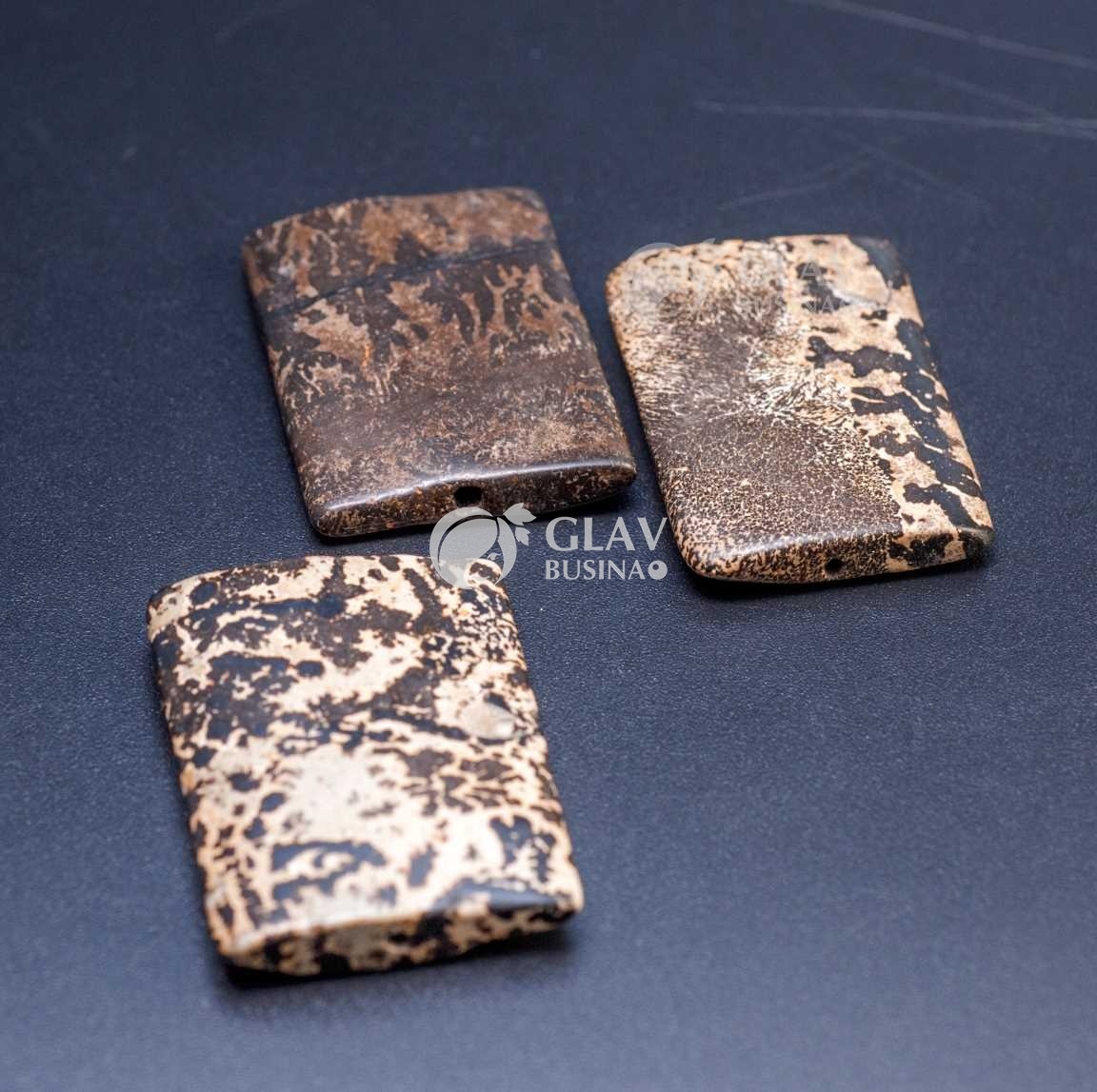 Пейзажная яшма, р-р ок. 32х22х5мм, отв. 1мм, гладкие полуматовые бусины плоские тонкие прямоугольники.