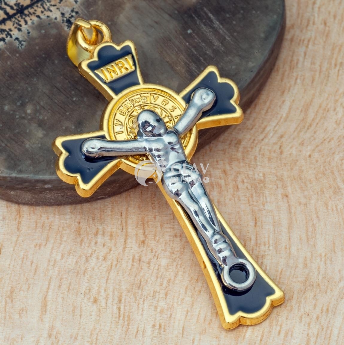 ОПТ (10 шт) Подвеска распятие, из бижутерного сплава, прочное гальваническое покрытие, цвет золото и платина, цвет эмали черный р-р 50х29х6мм и бейл из нерж. стали 8х4мм, отв. 2,5мм.