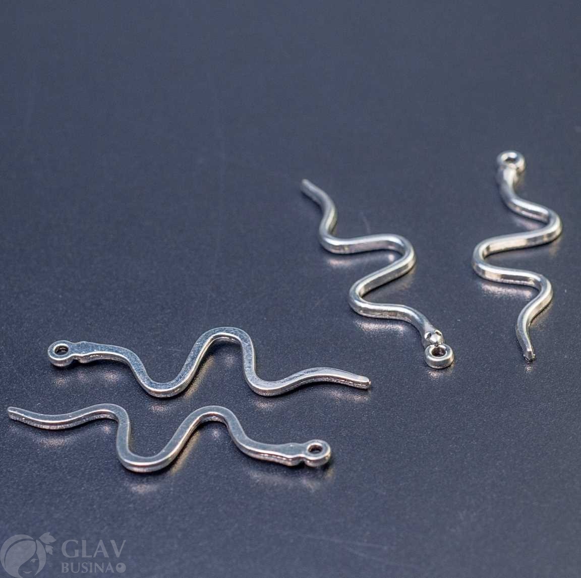 Змея, цвет серебро, подвеска односторонняя из бижутерного сплава, 39х10х2мм, отв.1.2мм.