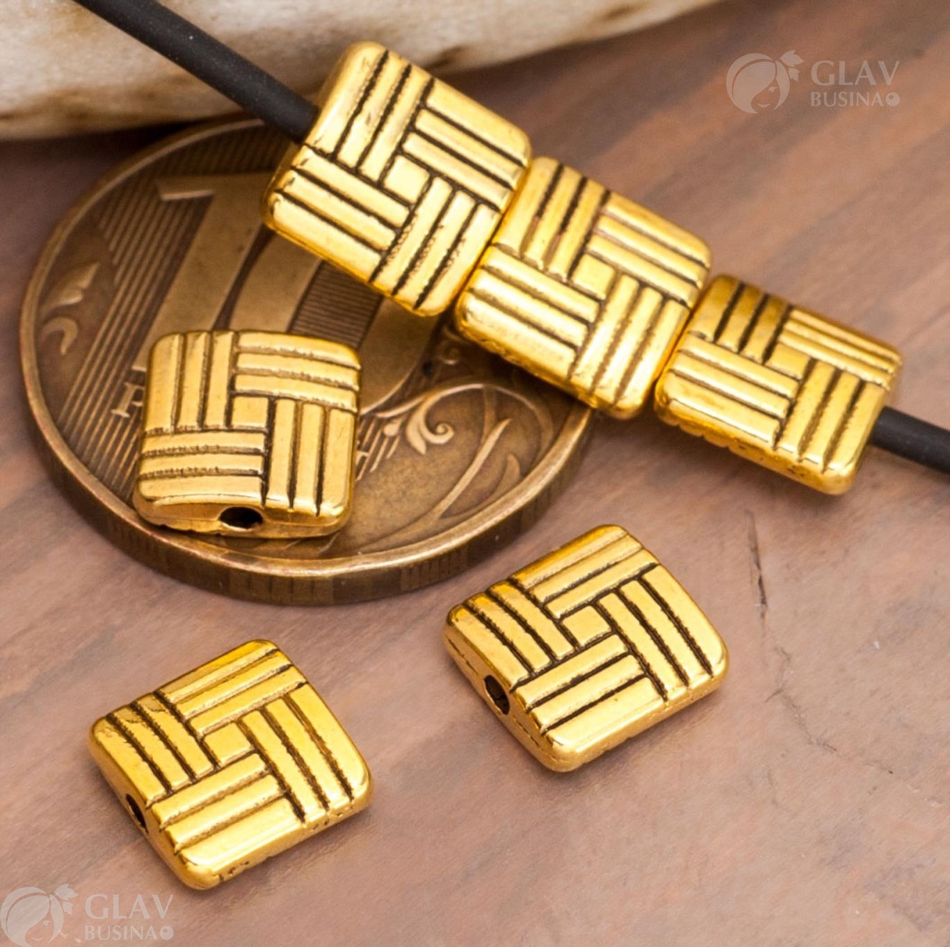 ОПТ (100 бусин) Бусины квадратные, сплав, р-р 8х3мм, отв-е 1.4мм, цвет античное золото.