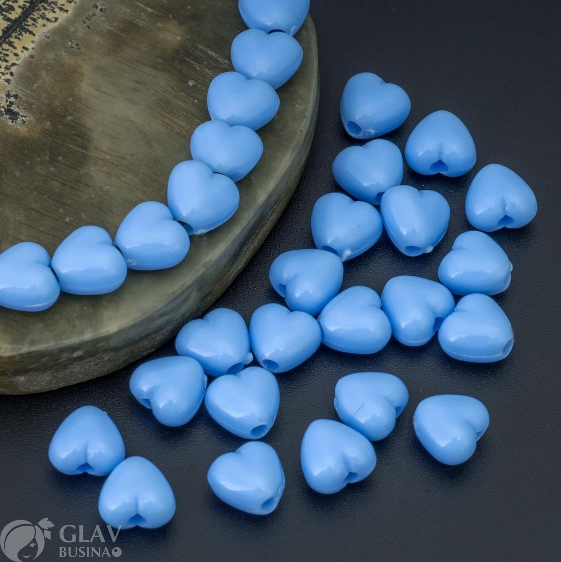 Бусины акриловые не прозрачные сердечки, цвет голубой, 7х7х5мм, сверху отв. 1.5мм.