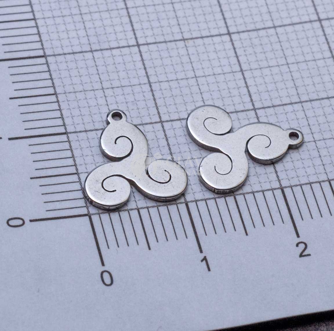 Трискелион, стальная подвеска, р-р 12х11х0.8 мм, отв-е 1 мм.