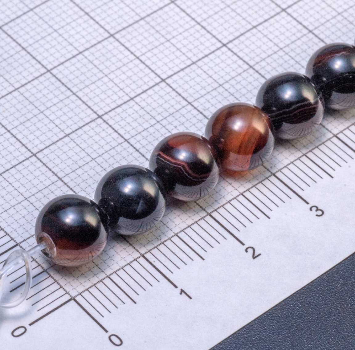 Нитка гладких прозрачных бусин агата, шар, 8мм, отв 1,6м, цвет тонирования горячий шоколад (темный красновато-коричневый), в нитке 23 бусины / 18см.