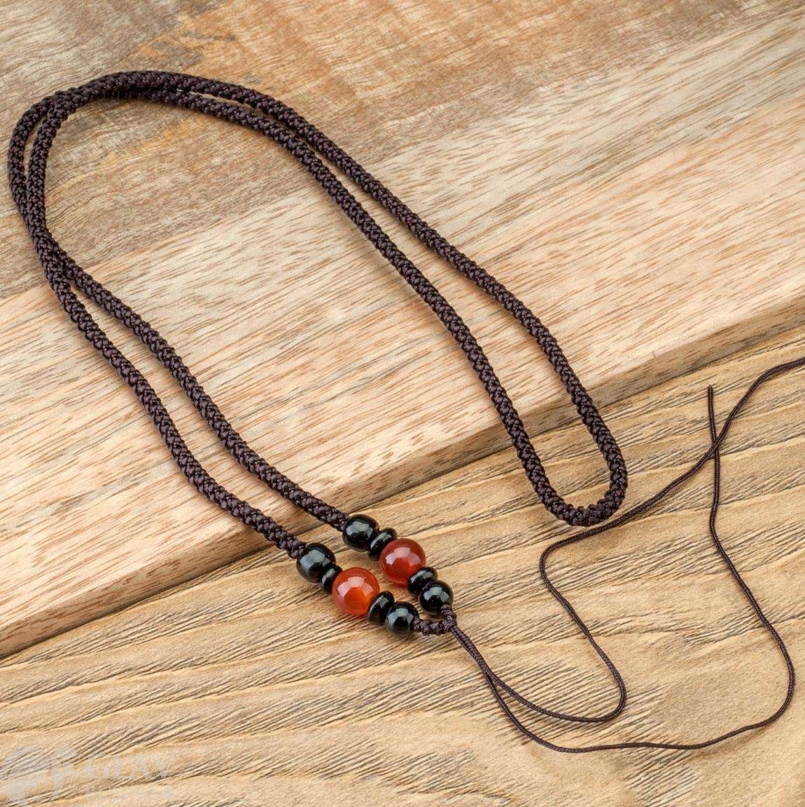 Основа для колье из коричневого полиэстрового шнура с двумя бусинами сердолика 8мм и стеклянными черными бусинами, шнур 3мм х 65см, с бейлом-ниточкой.