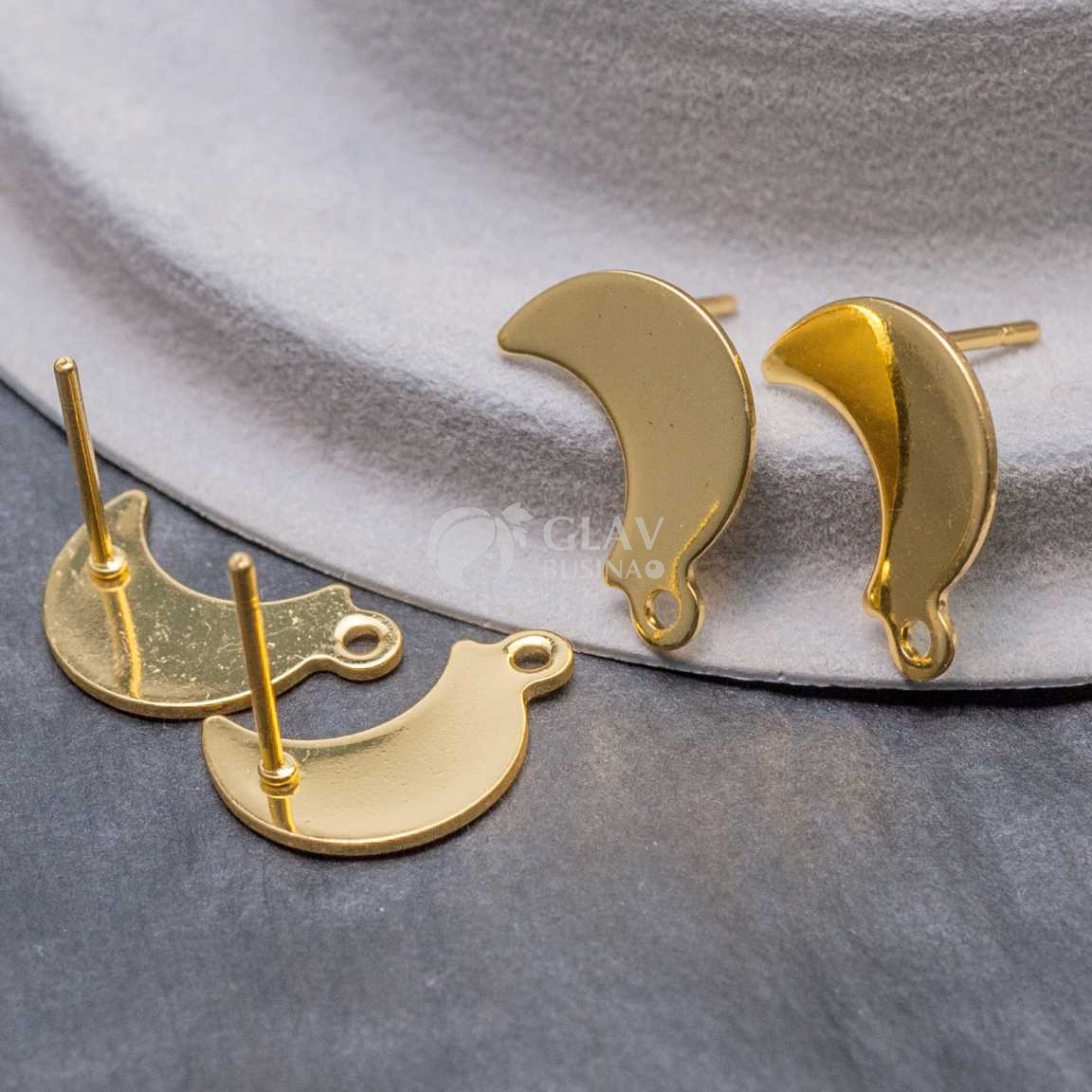 Пуссеты убывающая луна, хирургическая сталь, цвет гальваники желтое золото, р-р 15х9х1мм, гвоздик 11х0.8мм, отв-е 1.2мм.