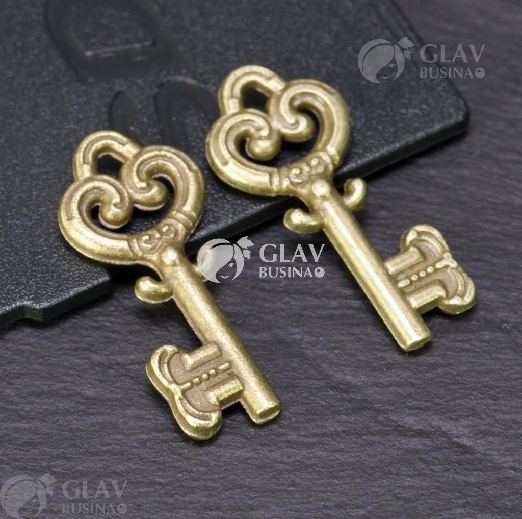 ОПТ (100 шт) Подвеска Ключик из бижутерного сплава, р-р 20х9х1.5мм, отв-е 1.4мм, цвет бронза.