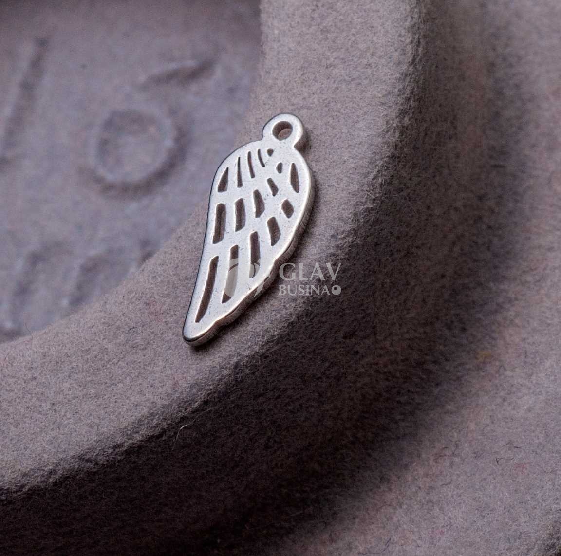 Крыло, стальная подвеска, р-р 13х6х0.8 мм, отв-е 1 мм.