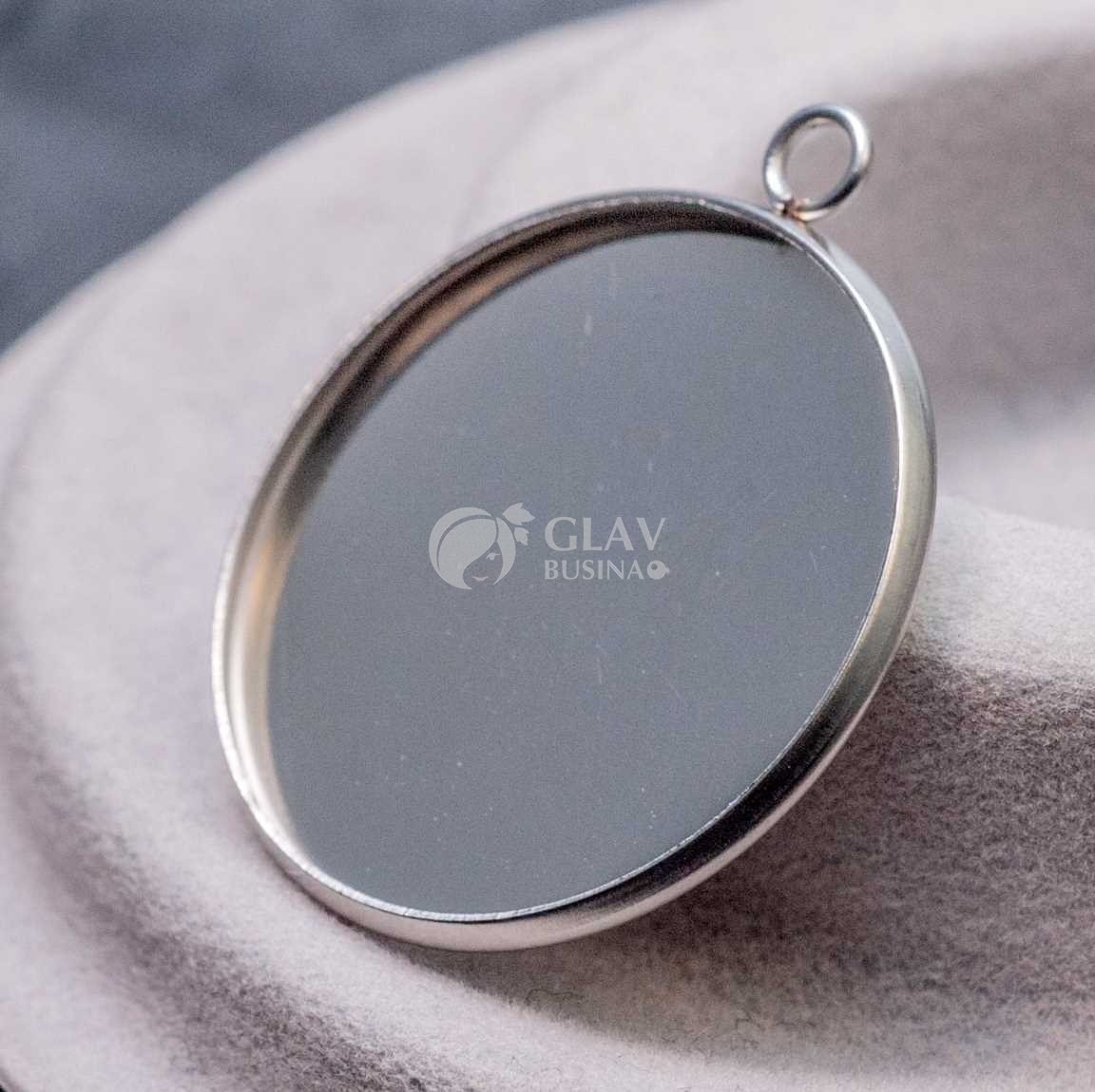 Стальной кулон с сеттнигом под кабошон 25 мм или заливку, р-р 30х27х2мм, отв-е 2,5мм.