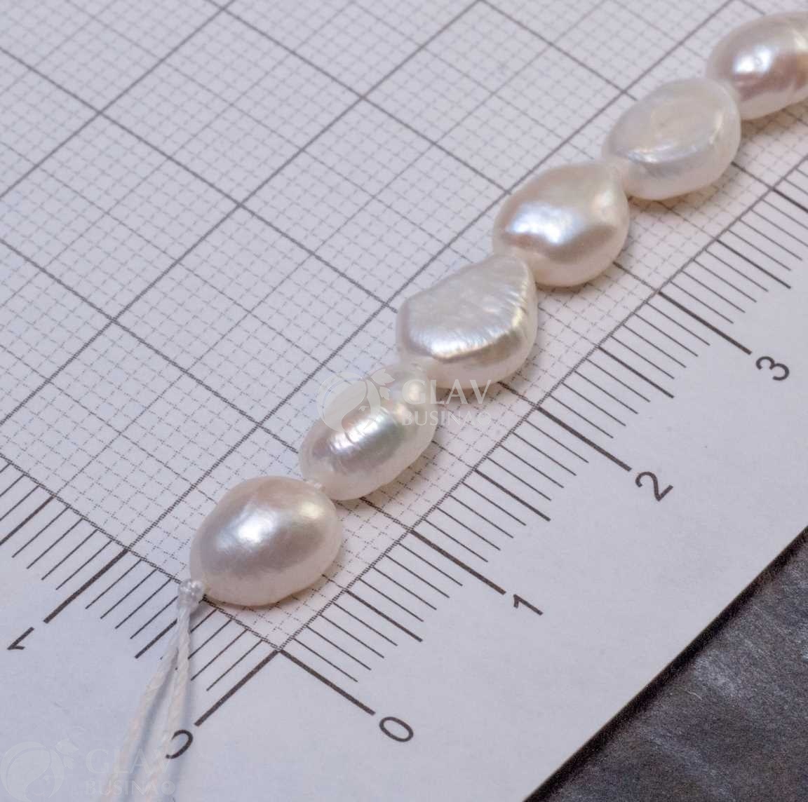 ОПТ (10 бусин) Жемчуг пресноводный, натуральный, бусина-кабошон, р-р 6-7х8-9мм, отв. 0.8мм, белый.