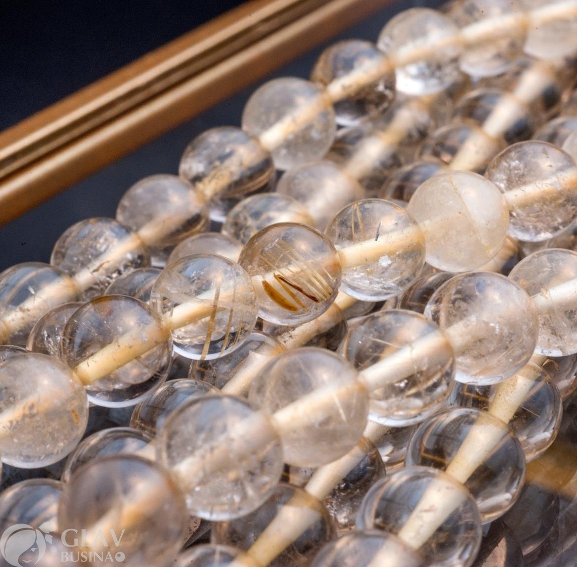 ОПТ (10 бусин) Венерин волос (рутил в горном хрустале), гладкие полированные бусины, шар, р-р 8мм, отв. 1мм.