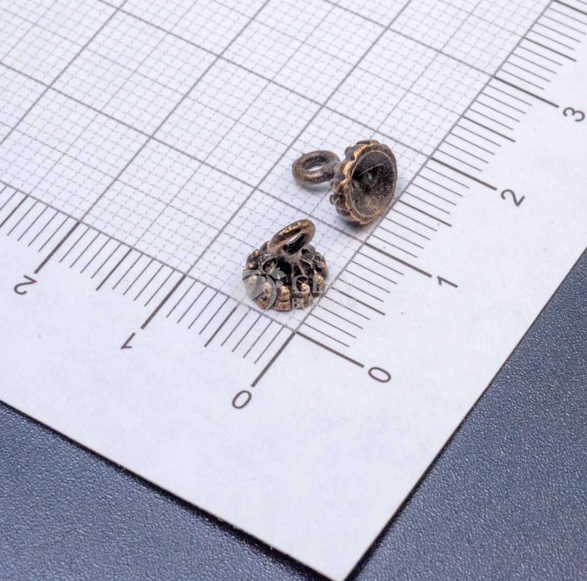 Бейл-концевик для бусины 8-10мм, цвет бронза, размер 8х7мм, отверстие 1.7мм — идеальное решение для закрепления и украшения ваших уникальных бусин. Изготовлен из прочного сплава, обеспечивает надежную фиксацию и стильный вид. Подходит для различных творческих проектов. Придайте вашим украшениям оригинальность с помощью этого бейл-концевика.