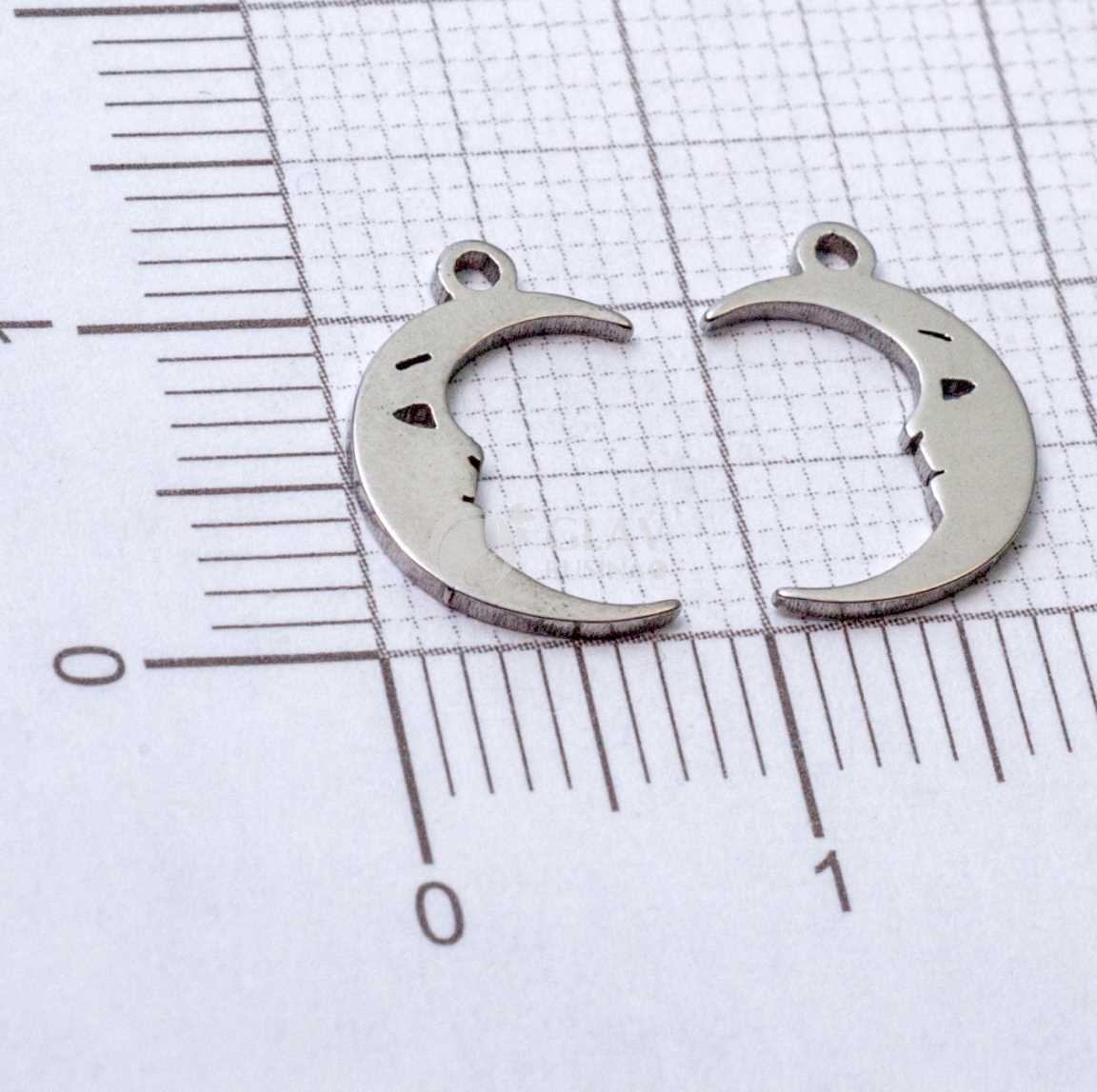 Полумесяц, стальная подвеска, р-р 12х8х0.8 мм, отв-е 1 мм.