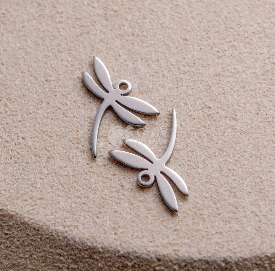 Стрекоза, стальная подвеска, р-р 10х12х0.8 мм, отв-е 1 мм.