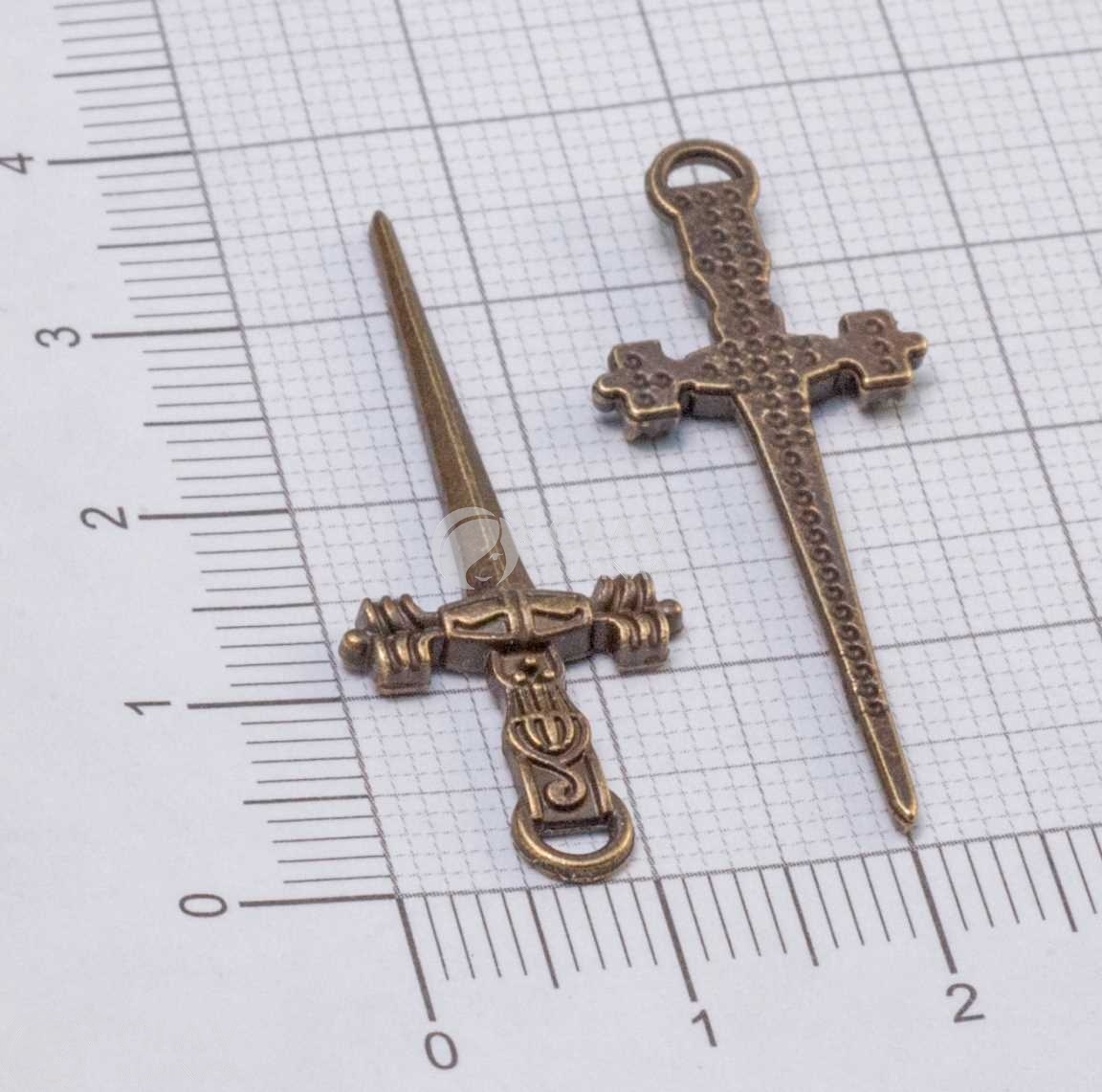 ОПТ (50 шт) Острый кинжал, цвет бронза, подвеска односторонняя из бижутерного сплава, 35х14х3мм, отв.1.5мм.