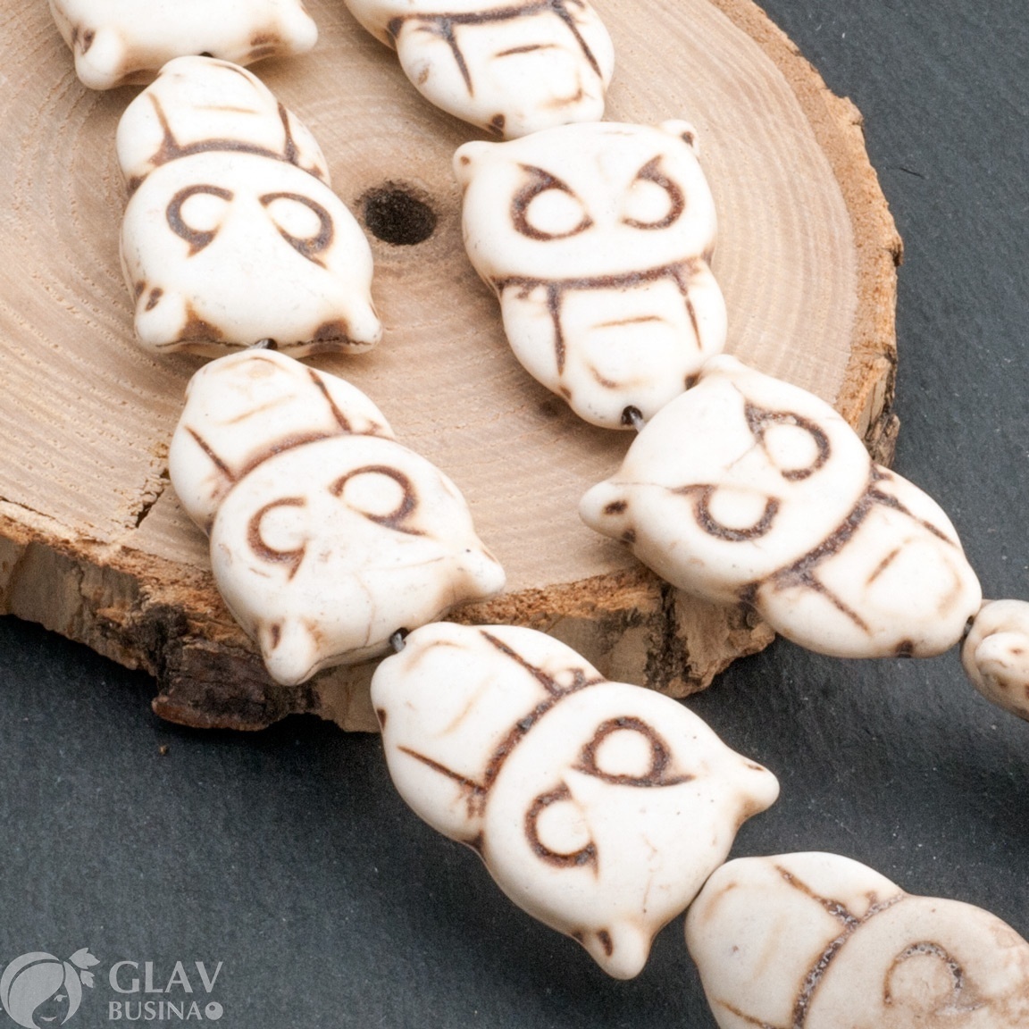 ОПТ (20 бусин) Бусины-совы, прессованный говлит цвета слоновой кости, р-р 20х30мм, толщина 8мм, отв-е 1.5мм.