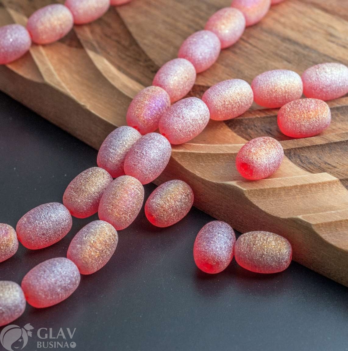Сахарные бусины-бочонки из прозрачного стекла, матовые, цвет малиново-красный с золотым отблеском, р-р 14х10мм, отв.1,5мм.