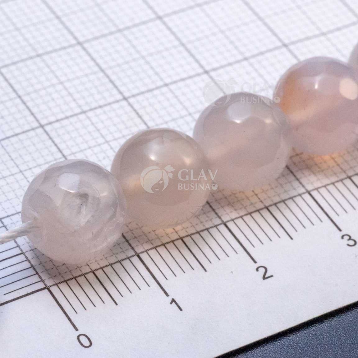 Белый агат, граненые бусины, шар, р-р 10 мм, отв-е 1мм.