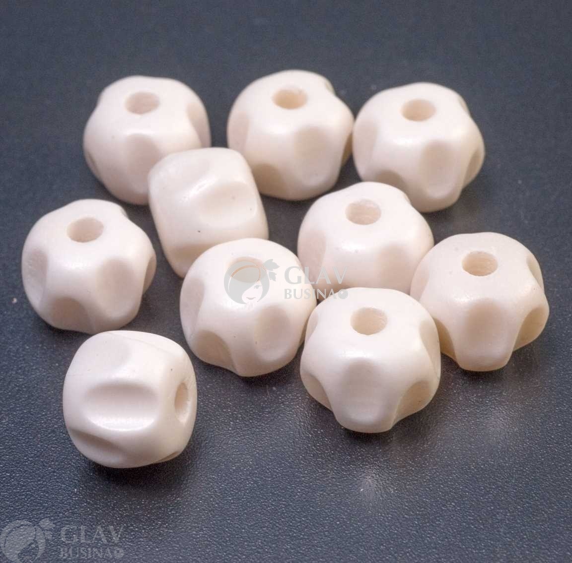 ОПТ (10 бусин) Бусина из верблюжьей кости с насечками, рондель 8х10мм, отв.2мм, цвет бело-розовый.