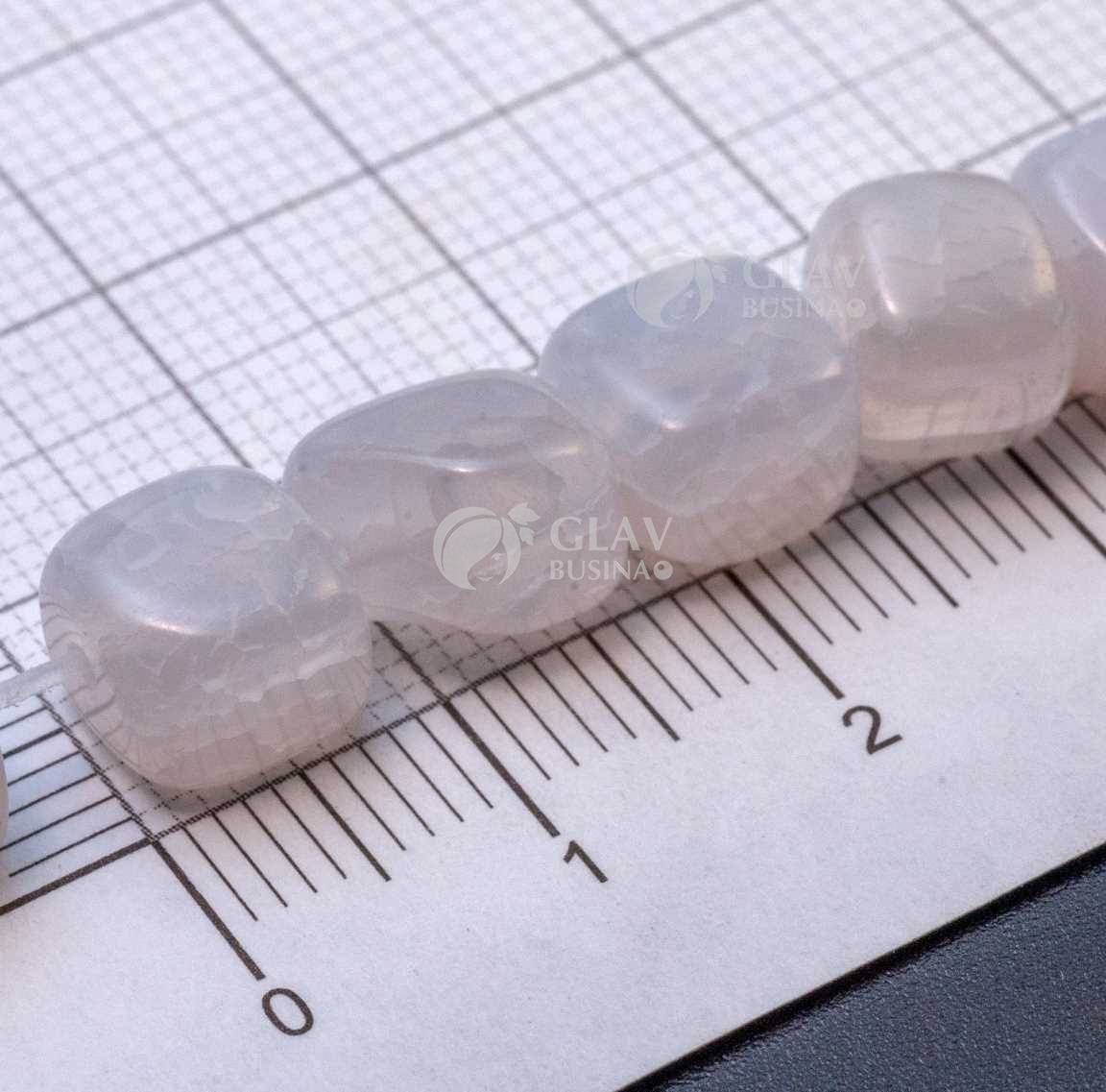 Бусины белого кракелированного агата, кубики произвольной формы 7-8 мм, отв-е 1мм.