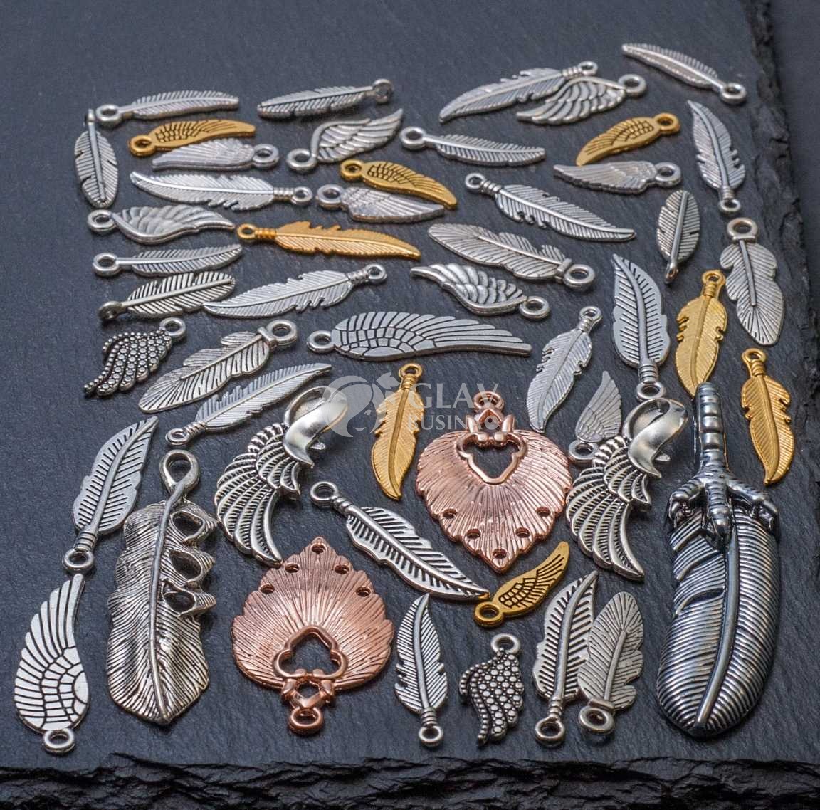 Микс 40 подвесок в тематике перья и крылья. Бижутерный сплав.