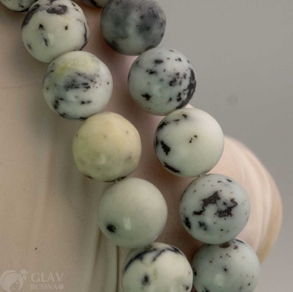 Белая сосновая яшма, бусины 8мм, отв-е 1мм.