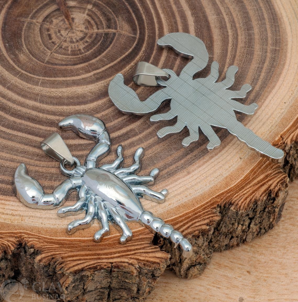 Подвеска скорпион с большими клешнями, бижутерный сплав, прочное гальваническое покрытие, цвет платина, р-р 50х32х4,5мм и бейл из нерж. стали 9х4,5мм, отв. 2,5мм.