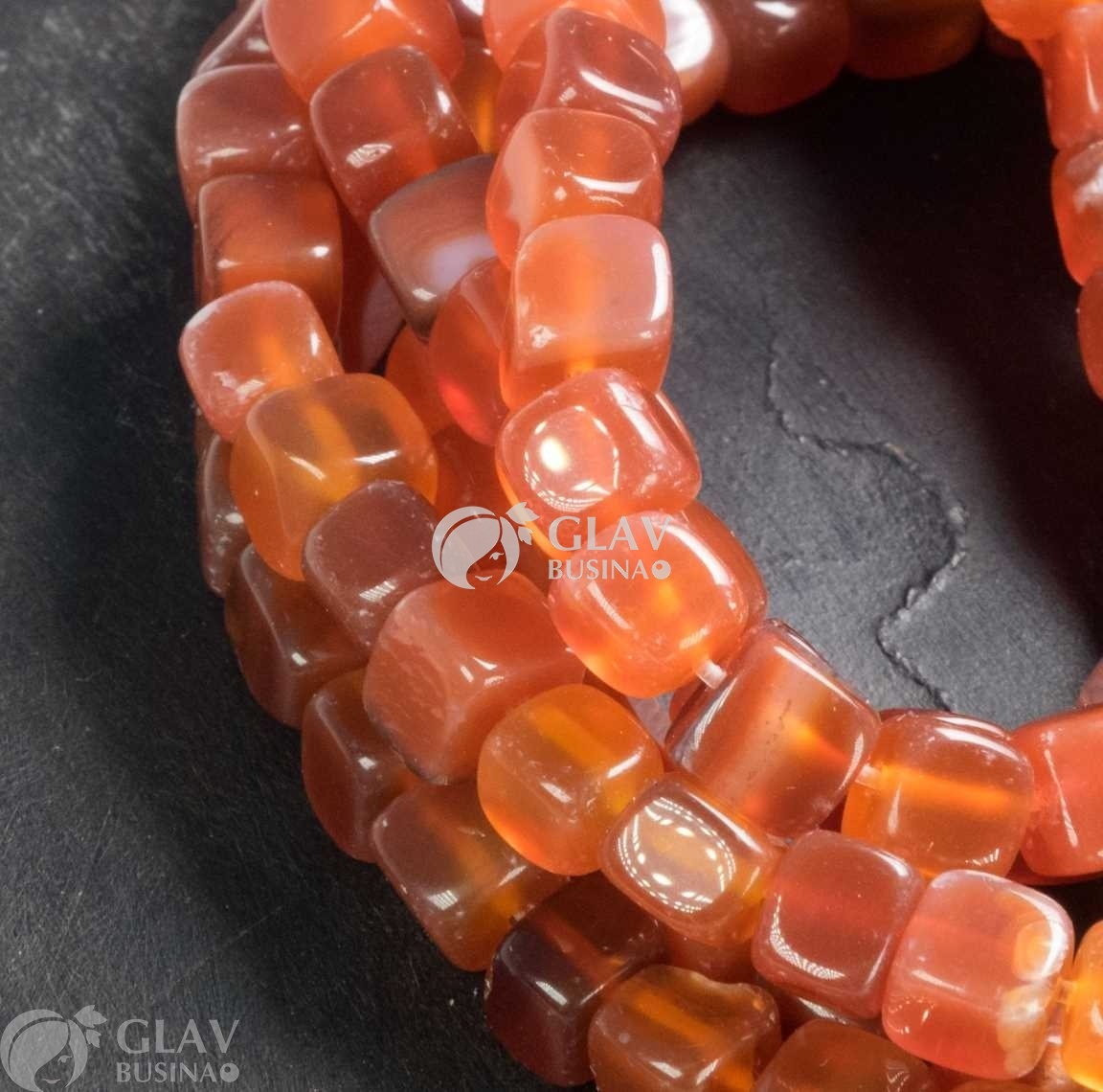 ОПТ (100 бусин) Бусины сердолика, кубики произвольных форм 7-8мм, отв-е 1мм.