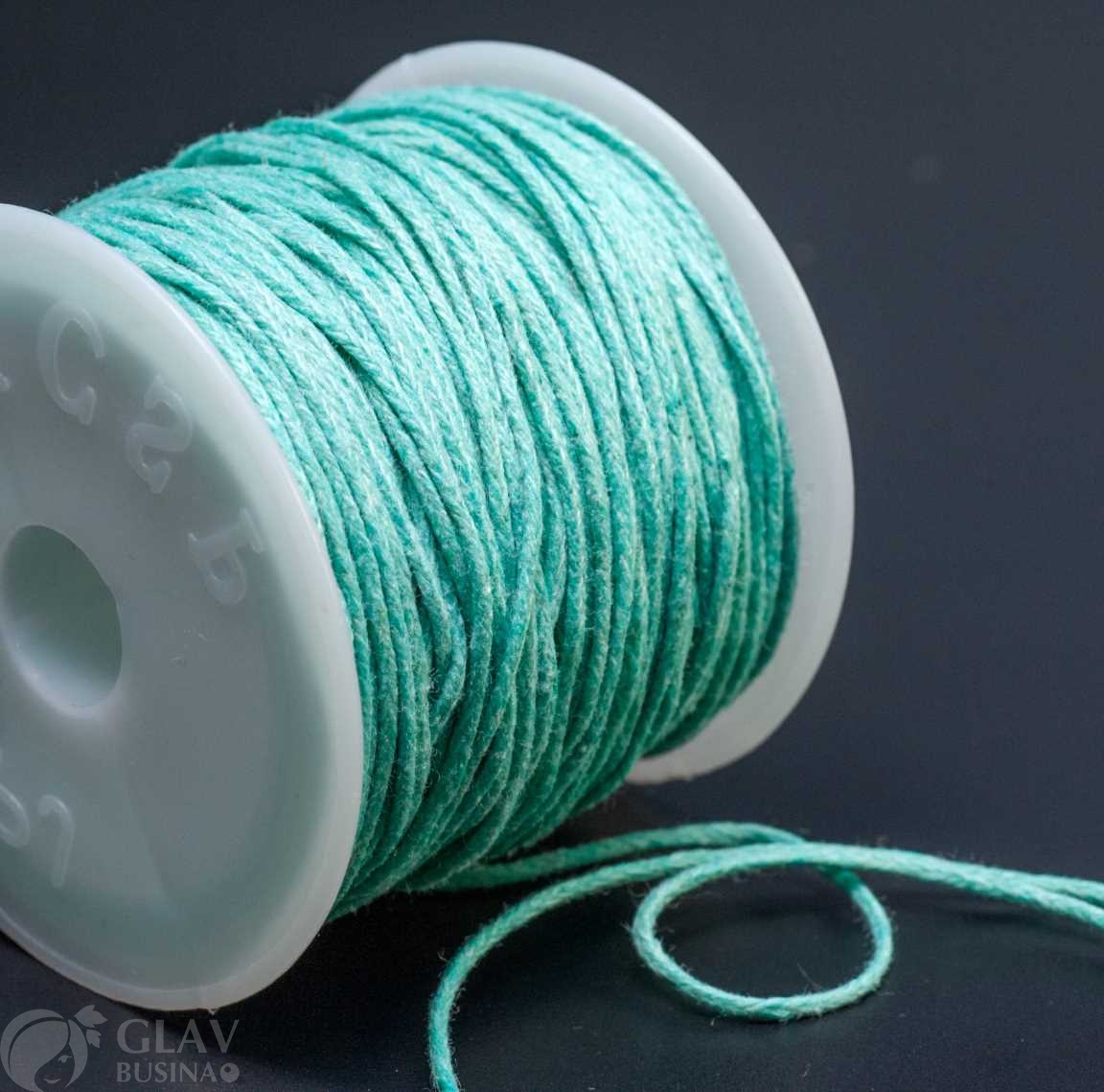 Вощеный хлопковый шнур на катушке, толщина 0.9-1 мм, цвет светло-мятный. Длина 20 метров.