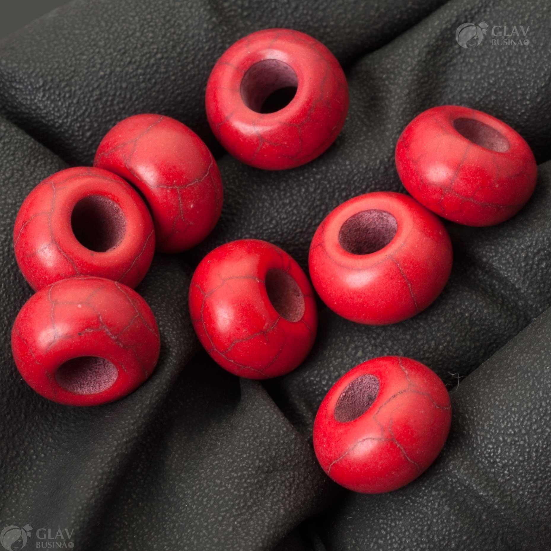 Темно-красные бусины-бублики из синтетического говлита, размером 14х8мм с отверстием 5мм, идеальны для создания украшений.