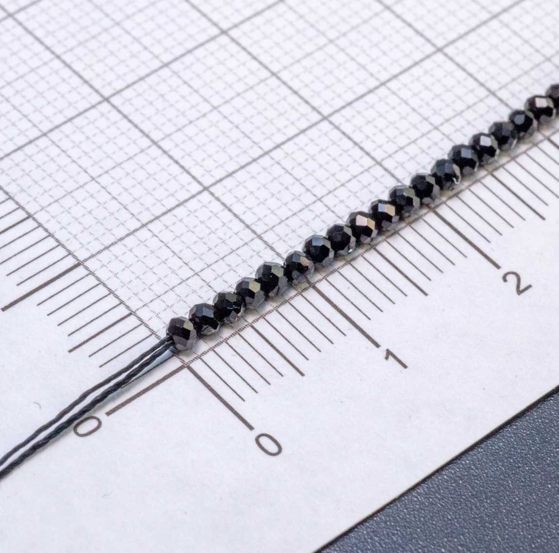 Нитка непрозрачных хрустальных бусин на черной нити, цвет Оникс (глубокий черный), р-р 2х2мм, отв.0.8мм, ок 36 см / 180 бусин.