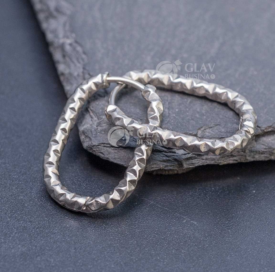 Швензы-стадионы, узор-мятый металл, хирургическая сталь, внутр. диам. 18.5х10мм, толщина 2.5мм.