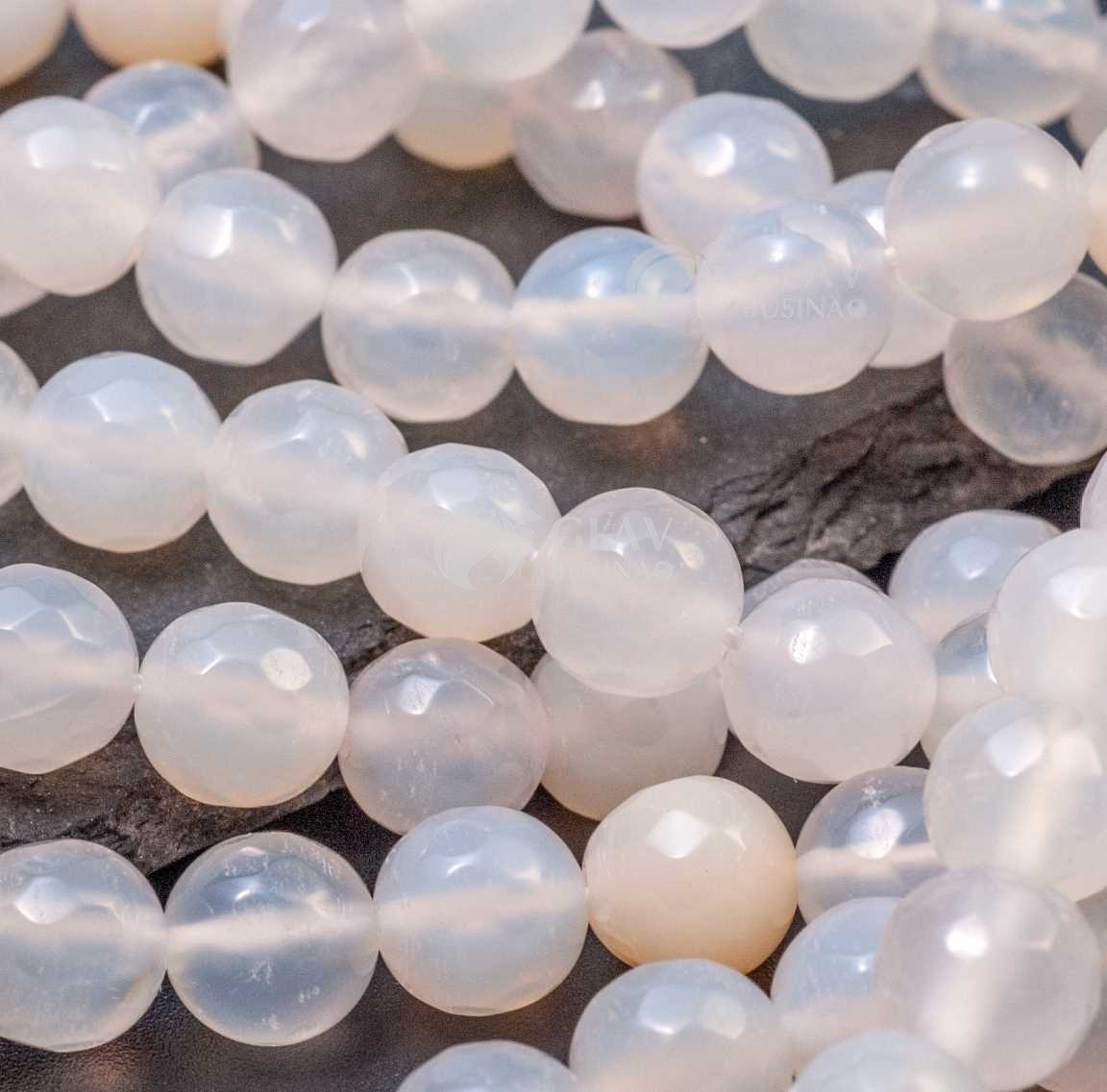 Белый агат, граненые бусины, шар, р-р 8 мм, отв-е 1мм.