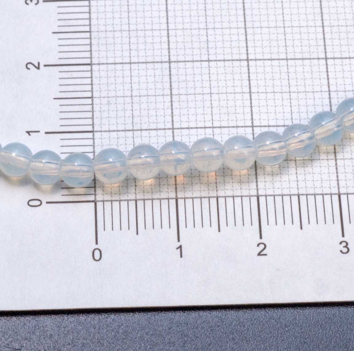 Бусины-шарики диам. 4 мм из прозрачного стекла, цвет молочно-белый, отв-е 1мм.