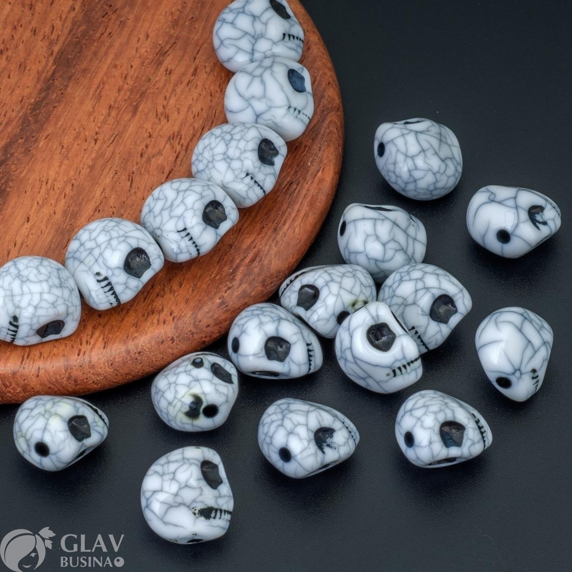 ОПТ (45 бусин) Бусины акриловые не прозрачные череп инопланетянина, с эффектом кракелюр, цвет серый 12х10х11мм, сверху отв. 1,5мм.