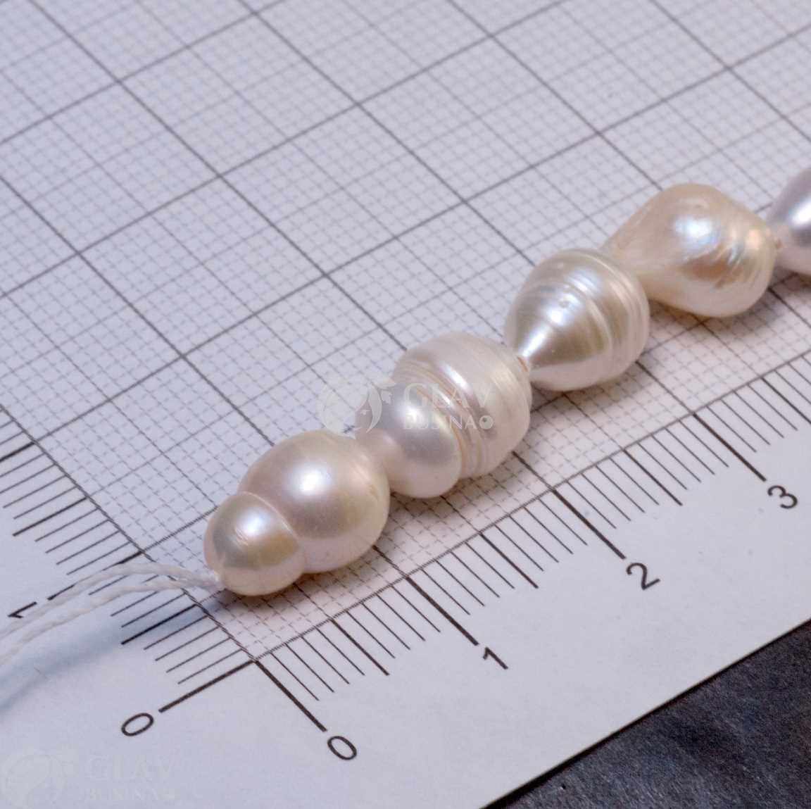 ОПТ (10 бусин) Жемчуг пресноводный, натуральный, рис с полосочками, р-р 9-10х7-8мм, отв. 0.8мм, белый.