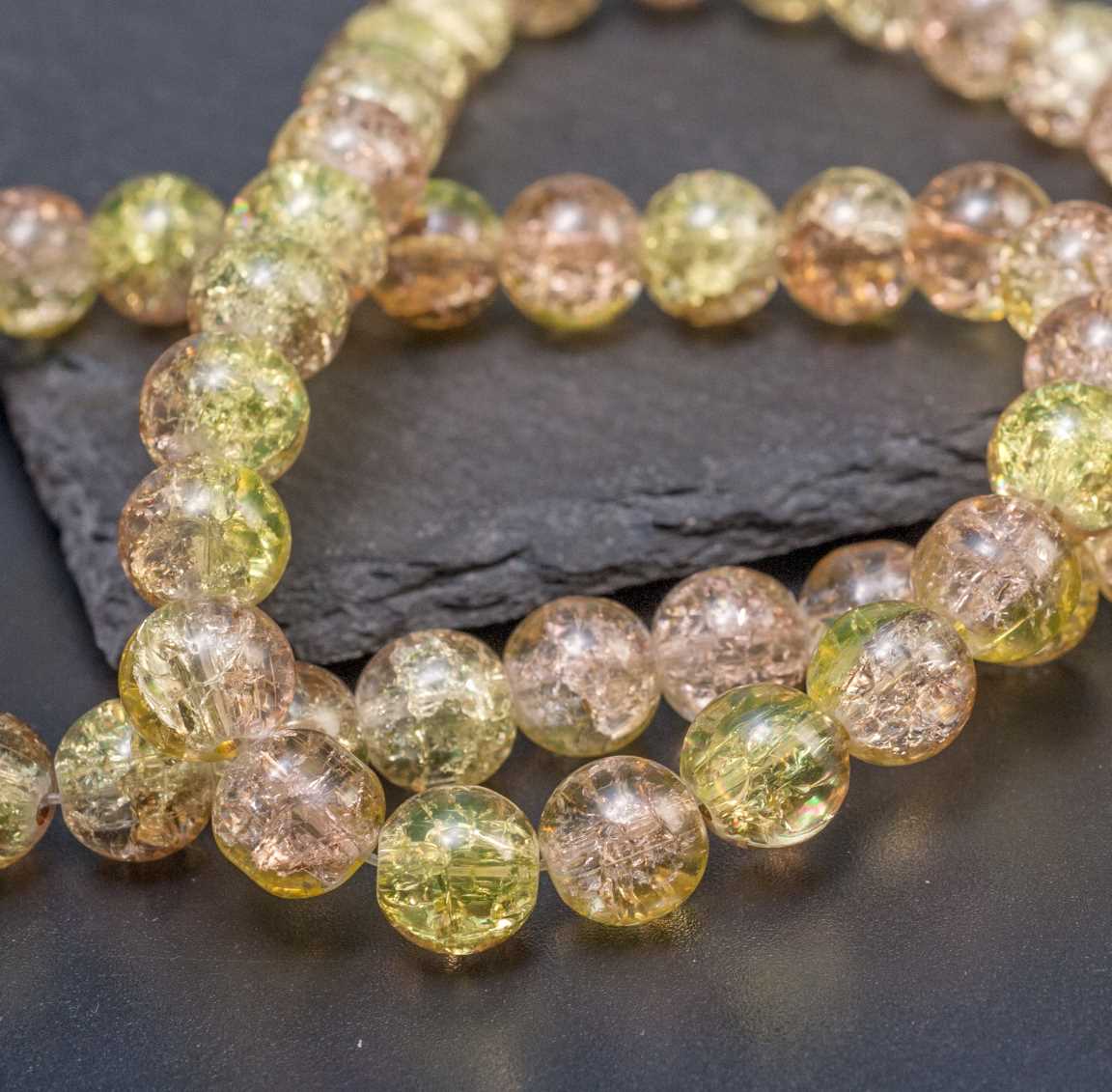 Стеклянные бусины кракле, 50 штук/37 см, диаметр 8 мм, отверстие 1 мм, в бежево-салатовых тонах. Идеальное дополнение для творческих украшений.