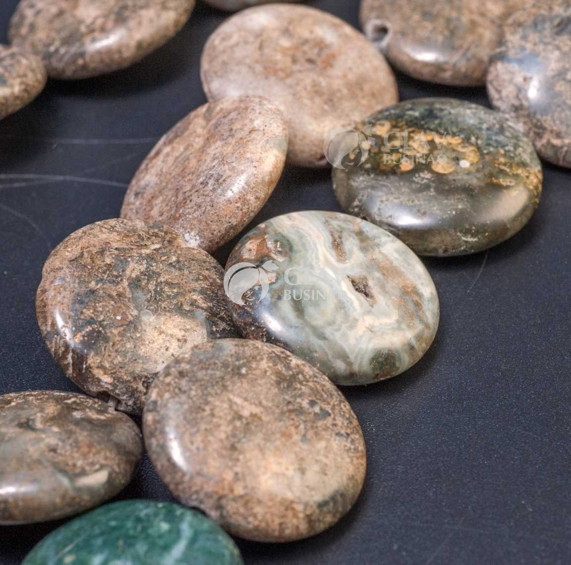 Моховой агат, гладкая плоская круглая бусина с естественными неровностями, цвета серо-зеленые и светло-коричневые, р-р 20х6мм, отв.1,2мм.