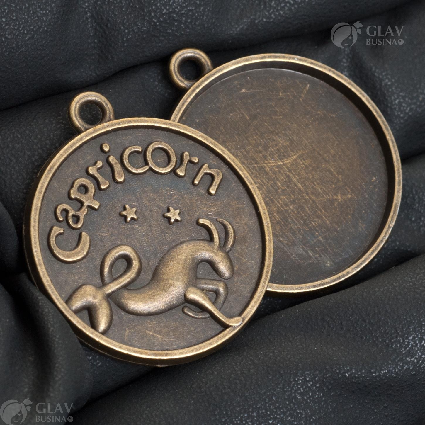 Кулон с площадкой под кабошон/заливку, знак зодиака Козерог, площадка 25мм, бижутерный сплав, цвет бронза.