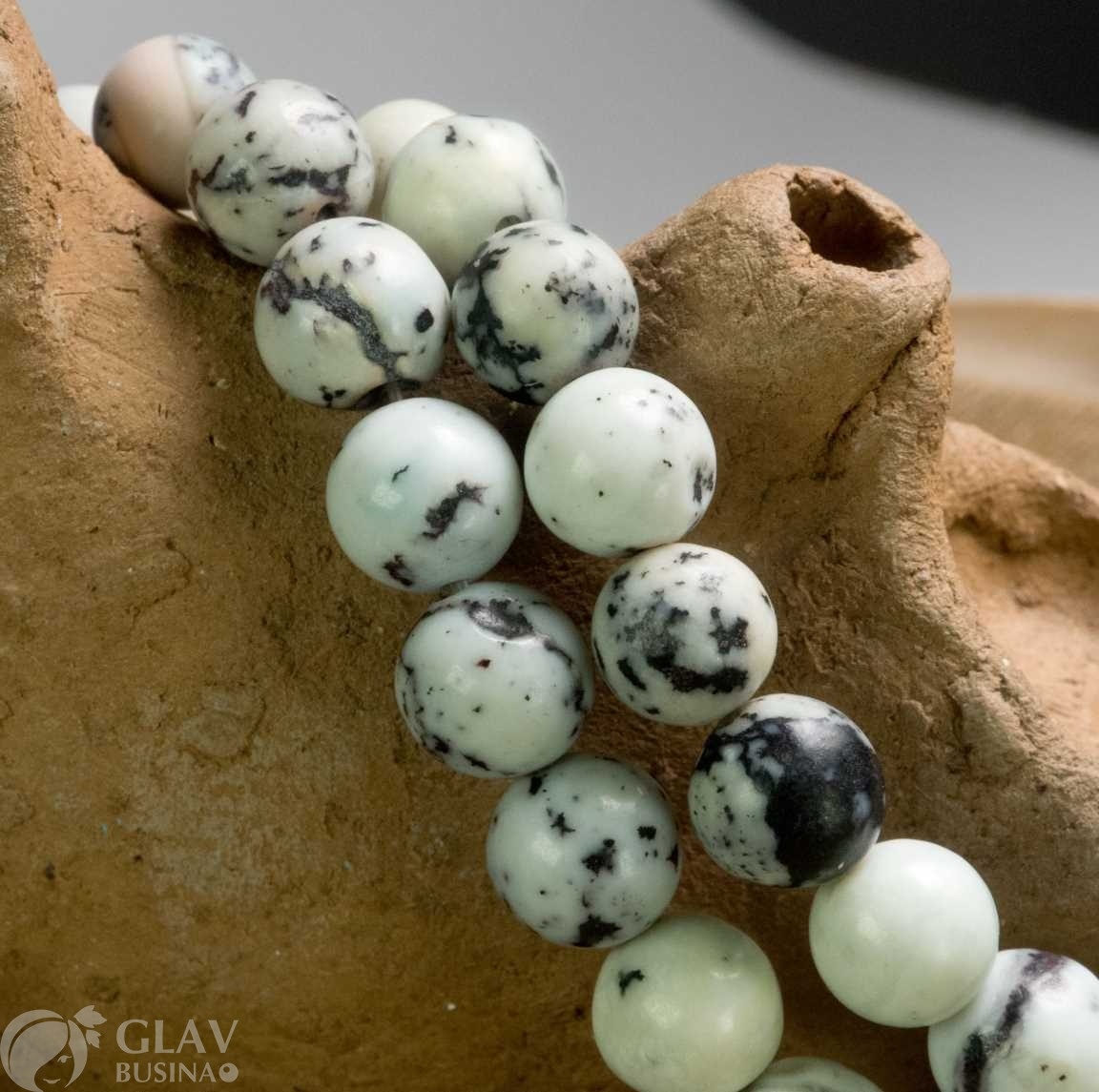 Белая сосновая яшма, бусины 8мм, отв-е 1мм.