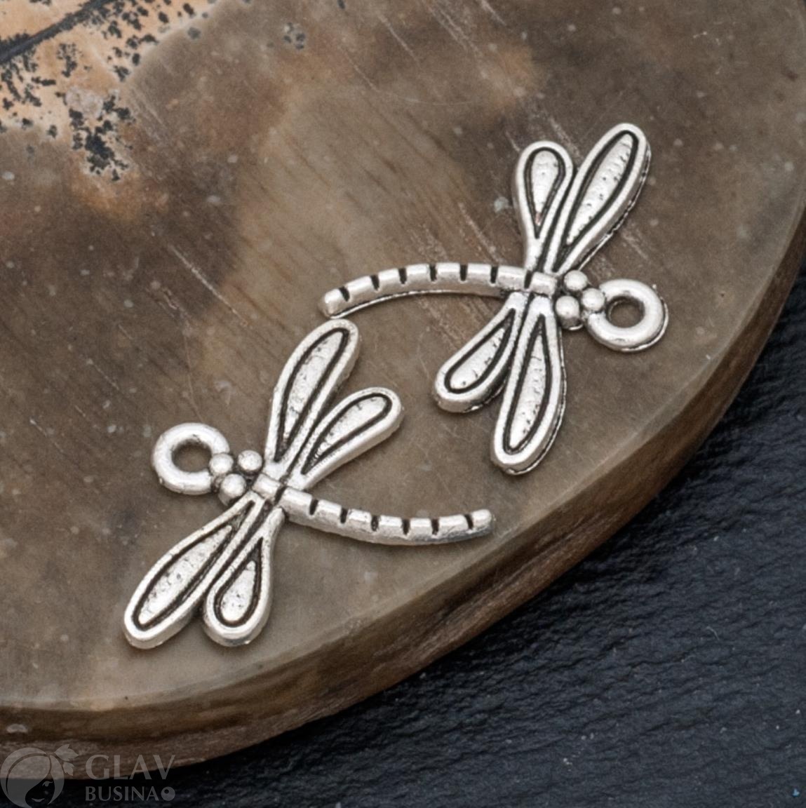 Подвеска двусторонняя из бижутерного сплава, тонкая стрекоза, 15х19х1,5мм, отв. 1,7мм, античное серебро.