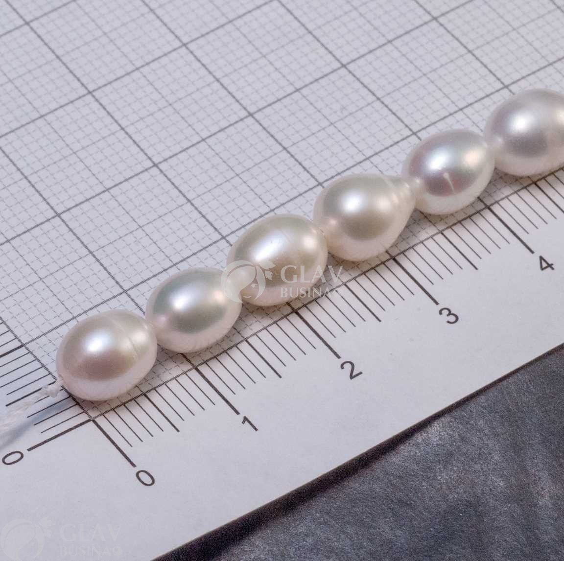 ОПТ (10 бусин) Жемчуг пресноводный, натуральный, рис круглый, р-р 7-8х8-9мм, отв. 0.8мм, белый.