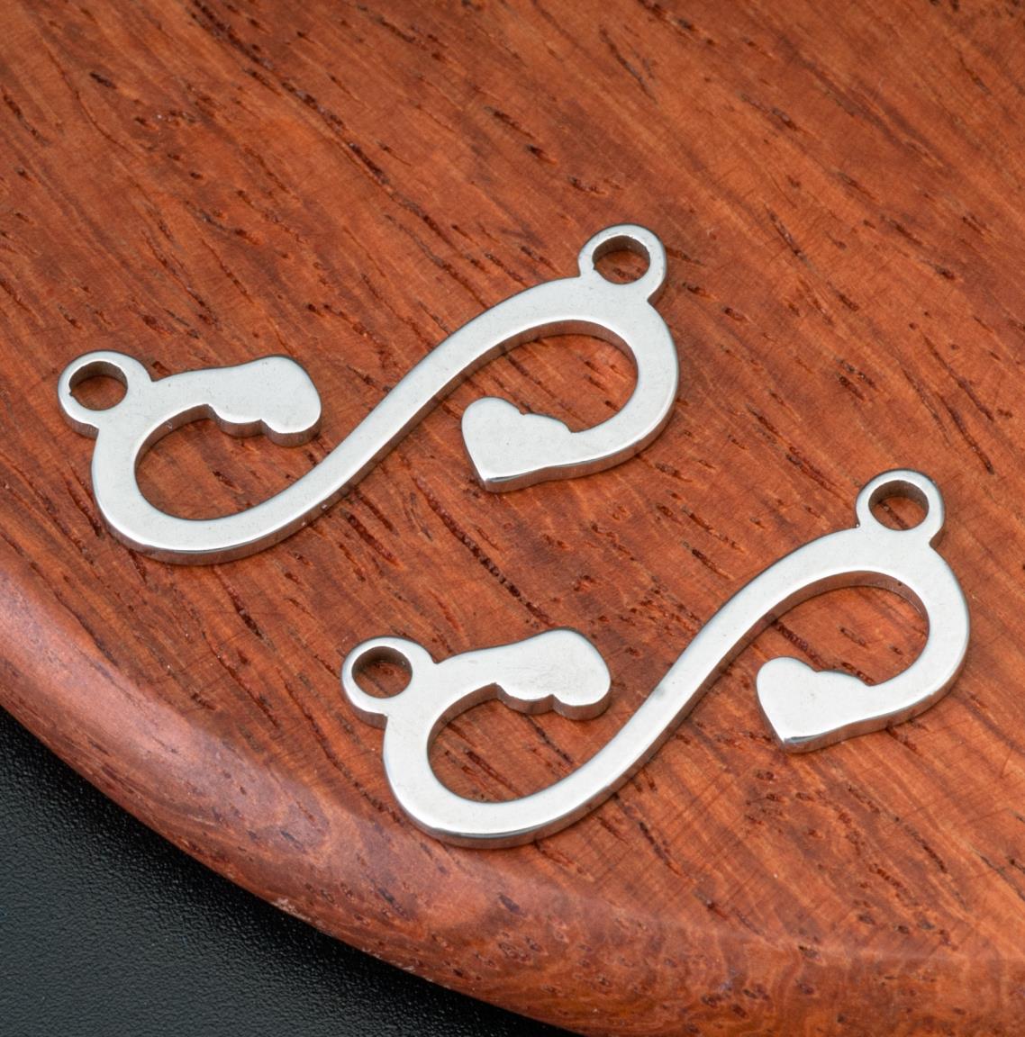 Коннектор стальной 1/1 для колье, бесконечная любовь, сталь полированная без покрытия, р-р 8х20х1мм, отв-я 1,2мм.