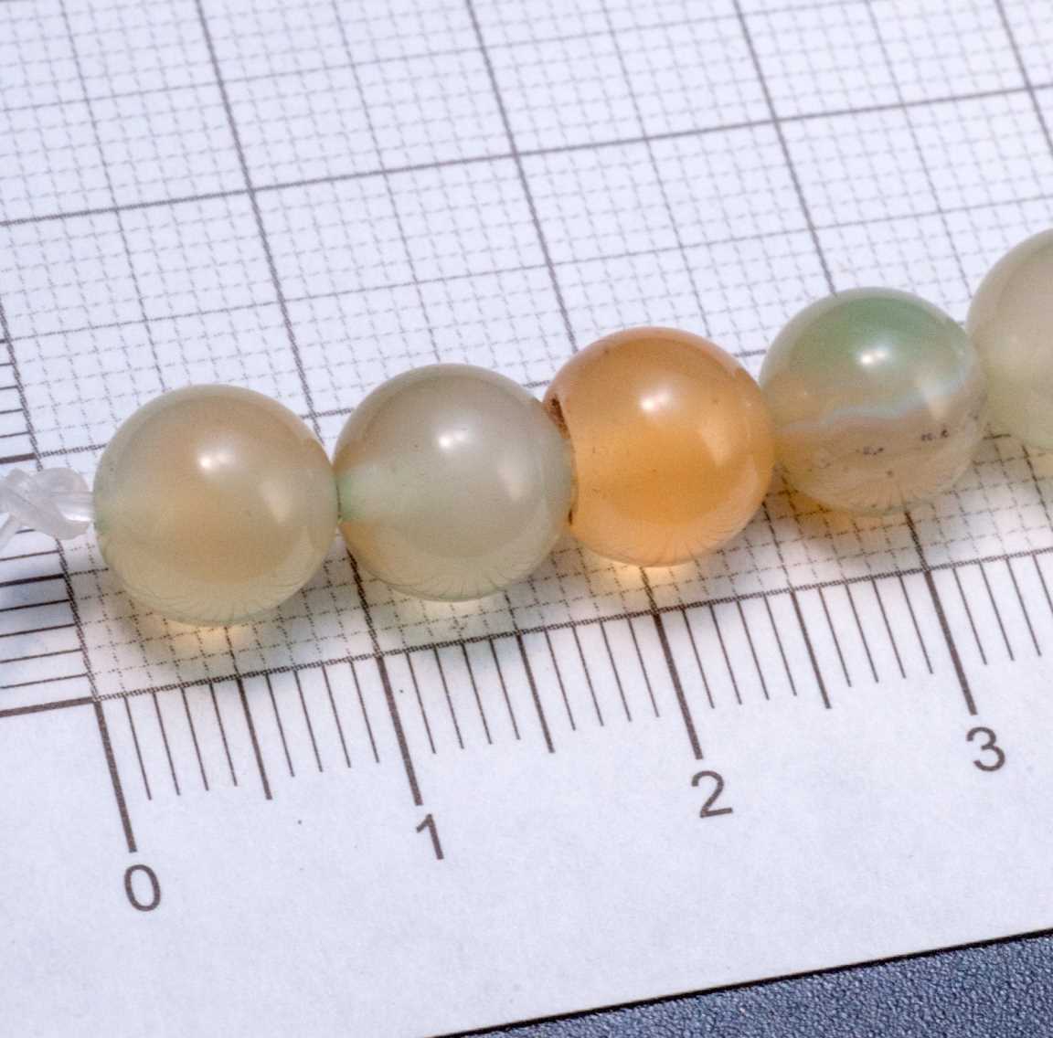 Нитка гладких прозрачных бусин агата, шар, 8мм, отв 1,6м, цвет тонирования зелено-оранжевый на белом, в нитке 23 бусины / 18см.