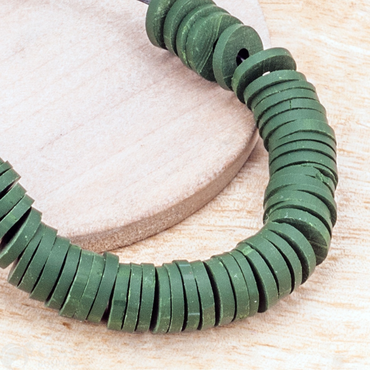 ОПТ (150 гр.) Низка бусин хейши из полимерной глины, цвет кипарисовый (темно-зеленый), 22 см, вес 15гр., ок 200 бусин, р-р 8х1мм, отв 2 мм.