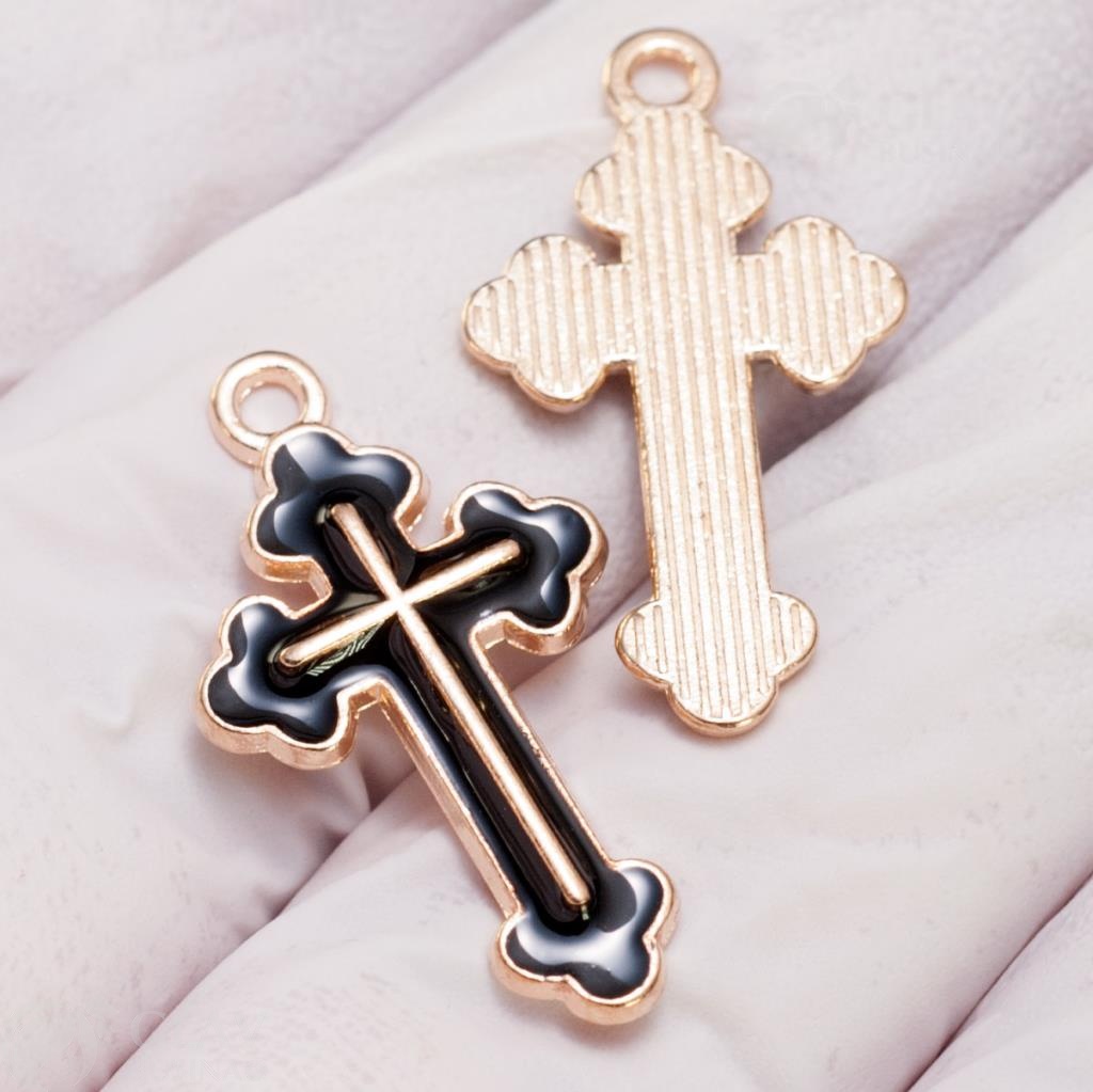 Эмалевая подвеска в форме креста, черного цвета, размером 25x14x2 мм, отверстие 1.8 мм, металлический цвет - золото, символ веры и бессмертия.