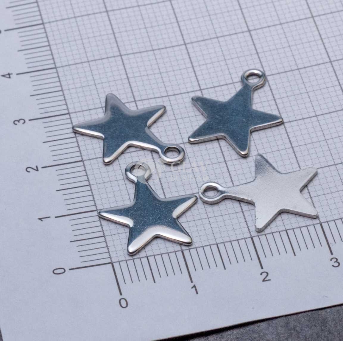 Пятиконечная звезда, стальная подвеска, р-р 17х14х0.8 мм, отв-е 1.5 мм.