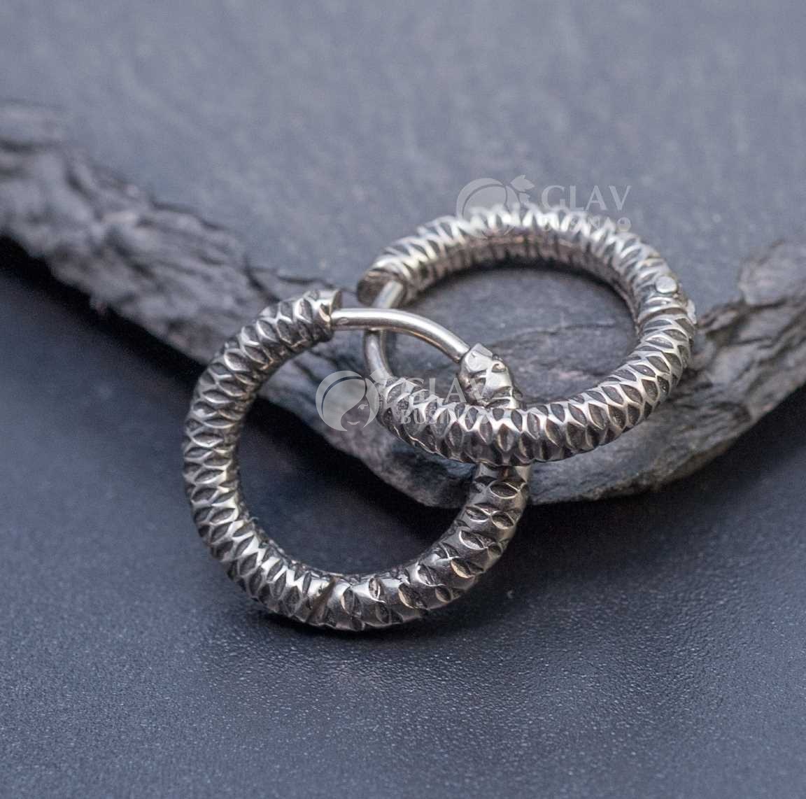 Швензы-бублики, узор-мятый металл, хирургическая сталь, внутр. диам. 10мм, толщина 2.5мм.