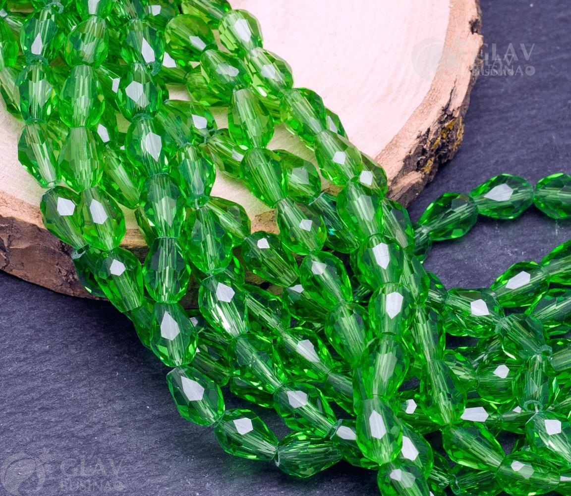 Нитка граненых хрустальных бусин-капель в размере 6х8мм, длиной 52 см. В нитке около 65 зеленых бусин. Идеальный выбор для создания ярких и стильных украшений.